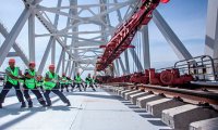 На Крымском мосту построен первый железнодорожный путь