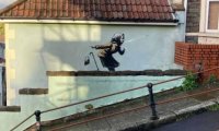 На одном из домов в Бристоле появилась новая работа Бэнкси – изображение чихающей женщины