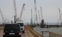 На площадке Керченского моста установили первую морскую опору
