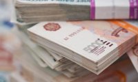 На севере Москвы неизвестные отобрали у мужчины 10 млн рублей‍