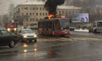 На Среднеохтинском проспекте Петербурга загорелся трамвай‍ с пассажирами