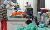 На улицах городов США значительно выросло число бездомных людей