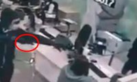 На видео попало вооруженное ограбление Сбербанка в Ростовской области