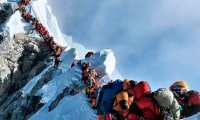 На Эвересте появились очереди из альпинистов