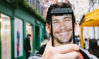 Найдено объяснение невероятной популярности селфи