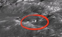 NASA сняло на фото корабль пришельцев в лунном кратере