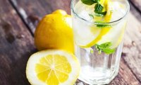 Названы главные причины, почему нужно срочно начать пить воду с лимоном