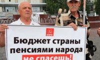 Не пускать на пенсию и урезать льготы: в правительстве считают стариков обузой для бюджета