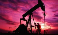 Нефть дорожает, несмотря на сильный доллар