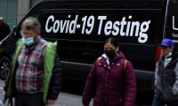Несмотря на очередной всплеск заболеваемости COVID-19 в США, смертность остается на низком уровне