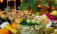 Новогодний стол обойдется россиянам в 5,5 тыс. рублей