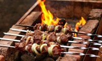 Омичам запретили жарить шашлыки на даче