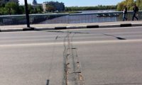 Омичи заметили, что Юбилейный мост проседает