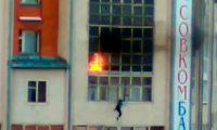 Опубликовано видео спасения мальчика, прыгнувшего из окна квартиры
