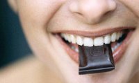 От болезней сердца и инсульта защитят два кусочка шоколада в день