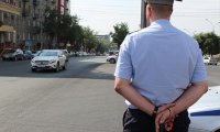 Парня с «подпрыгивающей» походкой ищут в Новосибирске