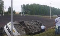 Пассажирский автобус опрокинулся в кювет в Татарстане