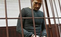 Павленского признали виновным в вандализме