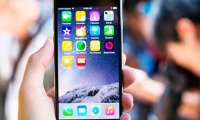 Первый покупатель iPhone 6 в Австралии выпустил его из рук