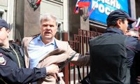 Пикет Митрохина перед Госдумой окончился задержанием
