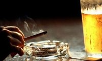 Почему люди курят при употреблении алкоголя?