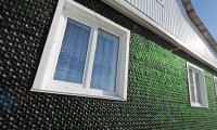 Под Челябинском появился дом из 12 тысяч бутылок