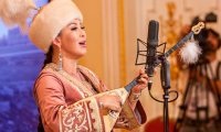Под звуки домбры и кобыза: в Царицыно исполнили казахские мелодии