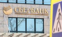 Подпавший под санкции Сбербанк пошел за валютой на внутренний рынок