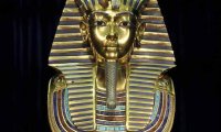 Погребальная маска Тутанхамона на самом деле предназначалась для Нефертити