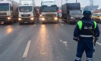 Полицейские заблокировали на МКАД колонну фур дальнобойщиков