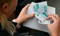 Половина россиян получает зарплату в конвертах 