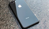 Пользователи жалуются на разбитые стеклянные панели iPhone 8‍