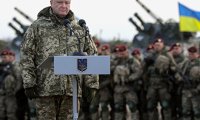 Порошенко объявил военное положение два раза