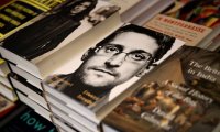Правительство США получило право на доходы от книги Сноудена