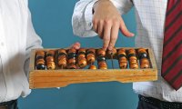 Предприниматели выходят в плюс за счет вывода зарплат в тень