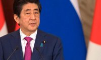 Премьер Японии заявил о надеждах на мирный договор с Россией