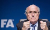 Президент ФИФА Блаттер дал отпор нападкам англичан