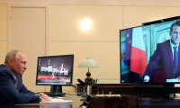 Президенты России и Франции провели переговоры по видеосвязи
