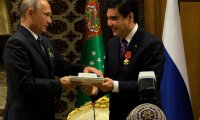 Президенты России и Туркмении обменялись орденами
