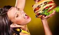 Привычка баловать себя фастфудом по выходным опасна для здоровья