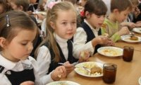 Продукты для школ должны покупать родители: еще одна чиновница отметилась возмутительным заявлением