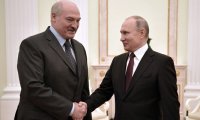Путин пригласил Лукашенко на празднование 75-й годовщины Победы