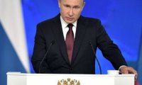 Путин верен себе: президент защитил пенсии и пособия россиян от приставов