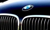 Пятеро мужчин заставили петербурженку отдать ее BMW‍
