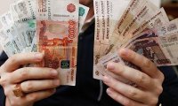 Работникам Москвы и Питера перестали повышать зарплаты