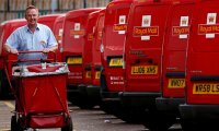 Работники Королевской почты Великобритании перенесли забастовку ради борьбы с коронавирусом