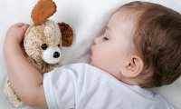 Режим сна ребенка может меняться в первые годы жизни
