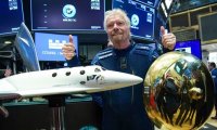 Ричард Брэнсон стал первым миллиардером, полетевшим в космос
