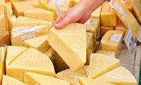 Россияне отказываются от сырных продуктов