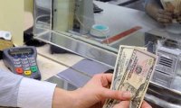 Россияне возвращают доллары и евро на депозиты